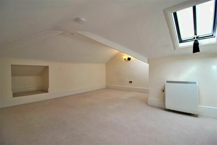 2 Bedroom Flat To Rent In Duplex Apartment, Cliftonville -, NN1