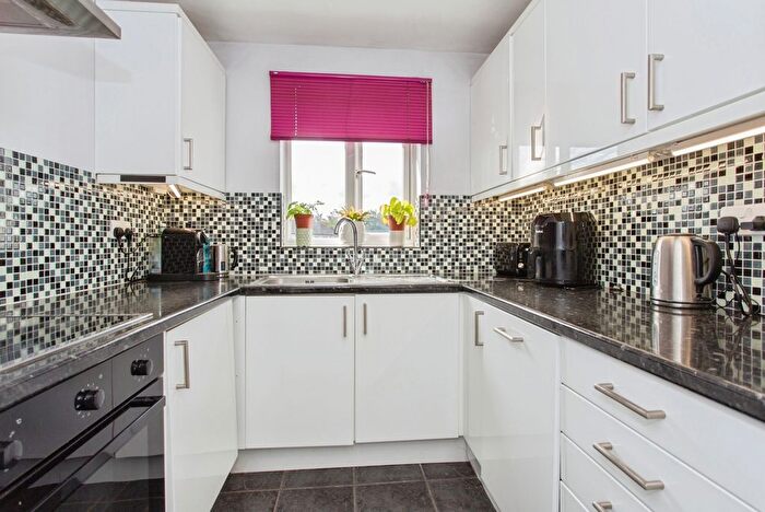 2 Bedroom Flat For Sale In Corrie Road, Cambridge, Cambridgeshire, CB1