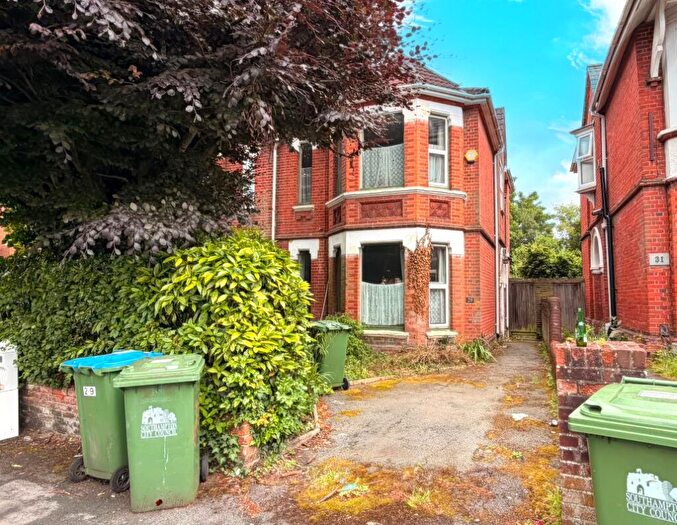 4 Bedroom Semi-Detached House For Sale In Alma Road, Southampton, SO14