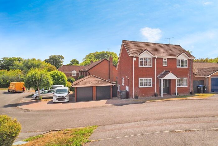 4 Bedroom Detached House For Sale In Cygnet Drive, Durrington, Salisbury, SP4