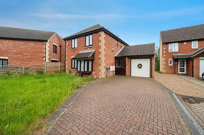 4 Bedroom Detached House For Sale In Wellfield Court, Willen, Milton Keynes, MK15