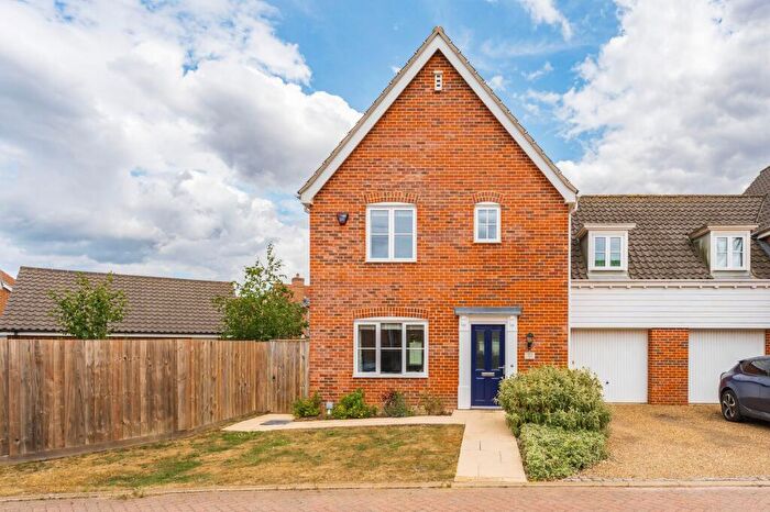 3 Bedroom Semi-Detached House For Sale In Minnow Way, Mulbarton, NR14