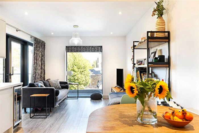 2 Bedroom Flat To Rent In Kingston Road, Wimbledon, London, SW19