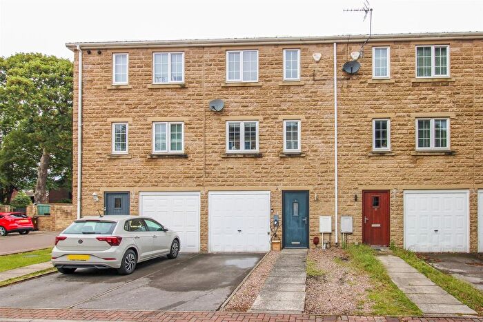 3 Bedroom Town House For Sale In The Sycamores, Altofts, Normanton, WF6