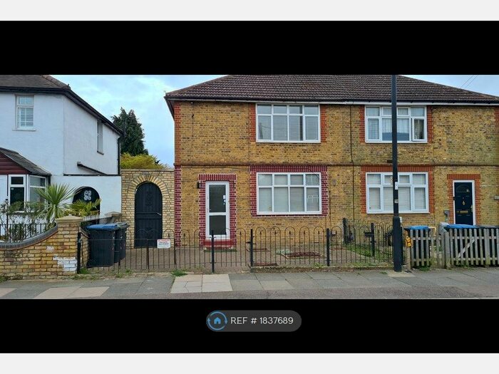 3 Bedroom Semi-Detached House To Rent In Northern Avenue, London, N9