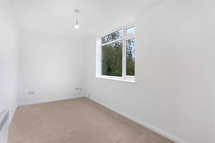 2 Bedroom Flat For Sale In Egmont Road, Sutton, SM2