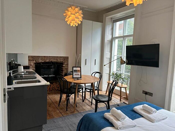Apartment To Rent In Studio Flat, Gloucester Place, Baker Street, NW1