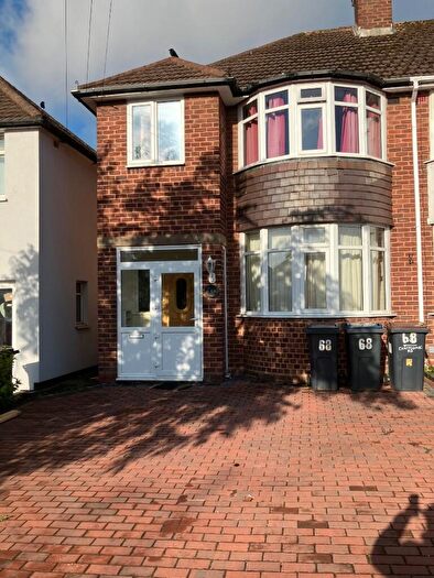 3 Bedroom Semi-Detached House To Rent In Chaffcombe Road, Birmingham, B26