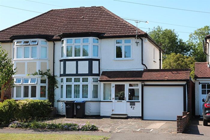 3 Bedroom Semi-detached House For Sale In Cannonside, Fetcham, KT22