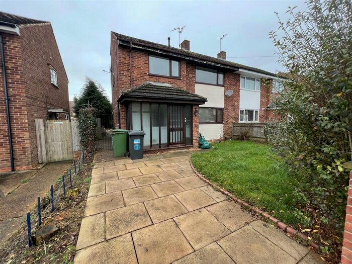 3 Bedroom Semi-Detached House To Rent In North Way, Deanshanger, Milton Keynes, MK19
