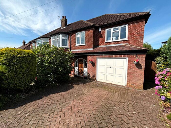 5 Bedroom Semi-Detached House To Rent In Mount Drive, Alwoodley, Leeds, LS17