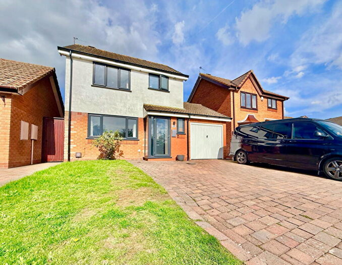 3 Bedroom Detached House For Sale In Dearne Court, Woodsetton, DY3