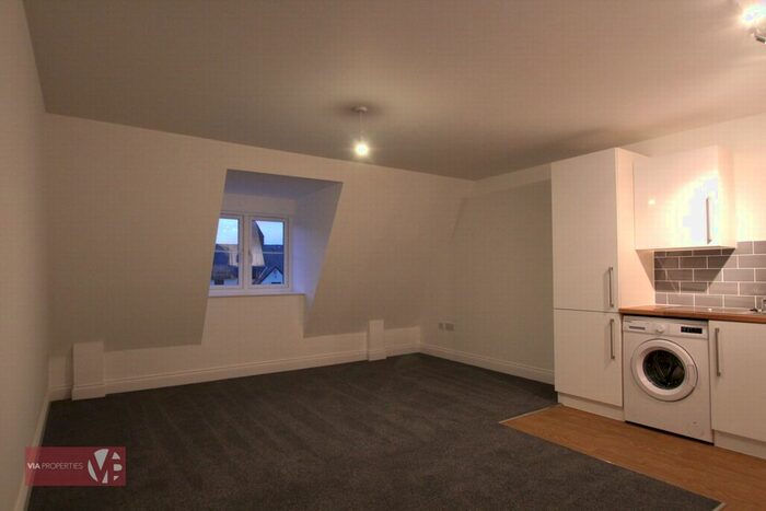 2 Bedroom Flat To Rent In Brewery Road, Hoddesdon, EN11