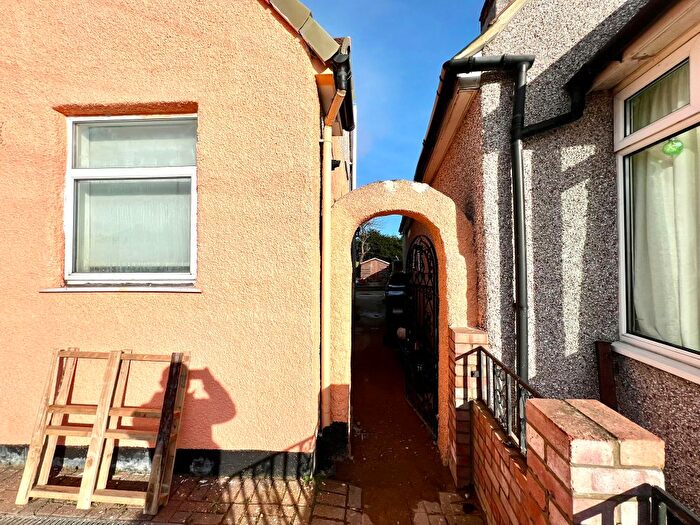 Studio To Rent In Hamilton Crescent, Hounslow, TW3