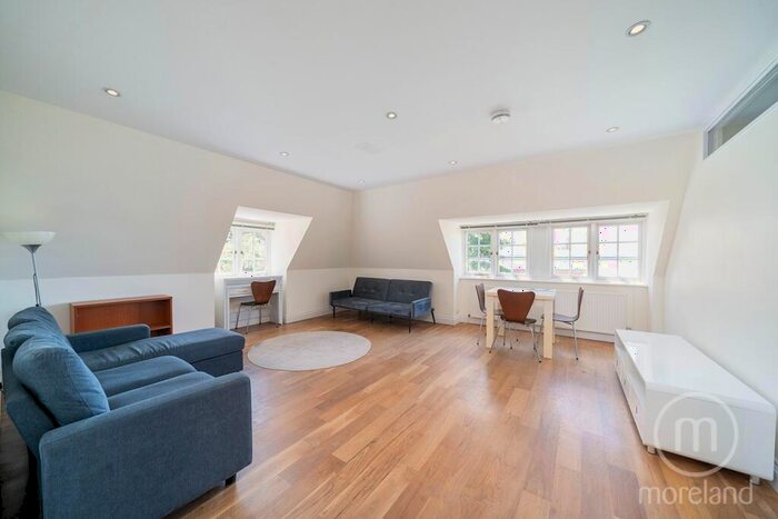 1 Bedroom Flat To Rent In Heathview Court, Corringway, Hampstead Garden Suburb, NW11