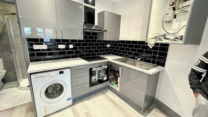 1 Bedroom Flat To Rent In Newhall Street, Swindon, SN1