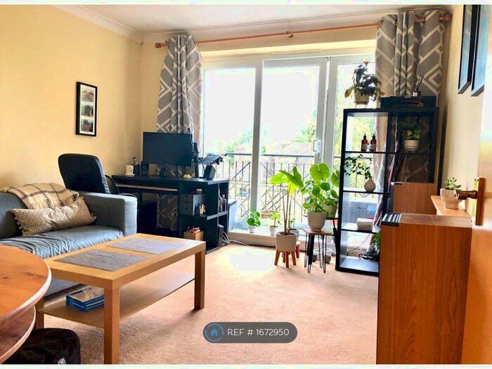 2 Bedroom Flat To Rent In Silkdale Close, Oxford, OX4