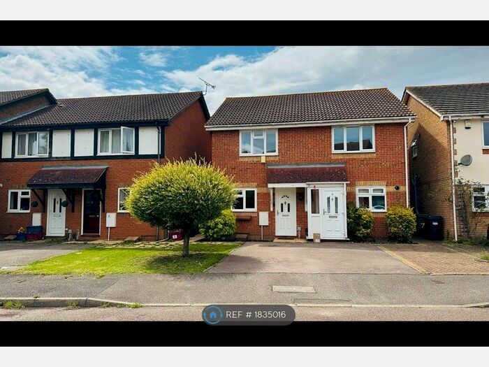 2 Bedroom Semi-Detached House To Rent In Trevithick Close, Feltham, TW14