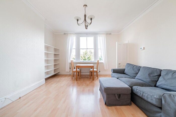 1 Bedroom Apartment To Rent In Priory Road, South Hampstead, London, NW6