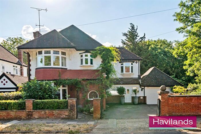 4 Bedroom Detached House For Sale In The Chine, Grange Park, London, N21