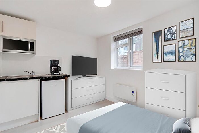 Studio To Rent In Gilbey Road, London, SW17