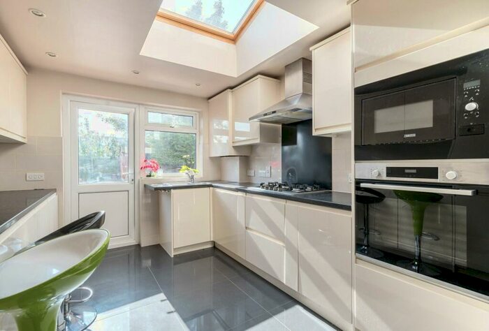 3 Bedroom End Of Terrace House To Rent In Shap Crescent, Carshalton, SM5