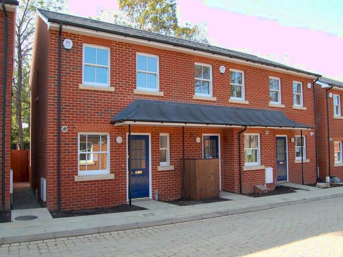 2 Bedroom Terraced House To Rent In Walsworth Road, Hitchin, SG4