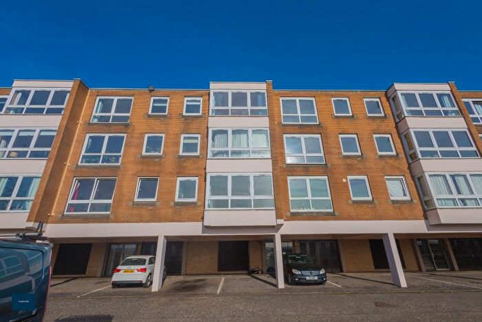 2 Bedroom Flat To Rent In A, Southbrae Drive, Glasgow, G13