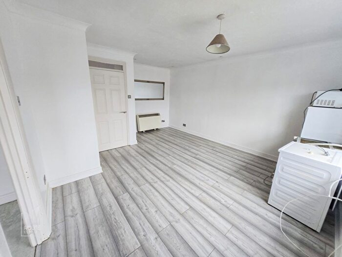 2 Bedroom Flat To Rent In Aynsley Gardens, Harlow, CM17