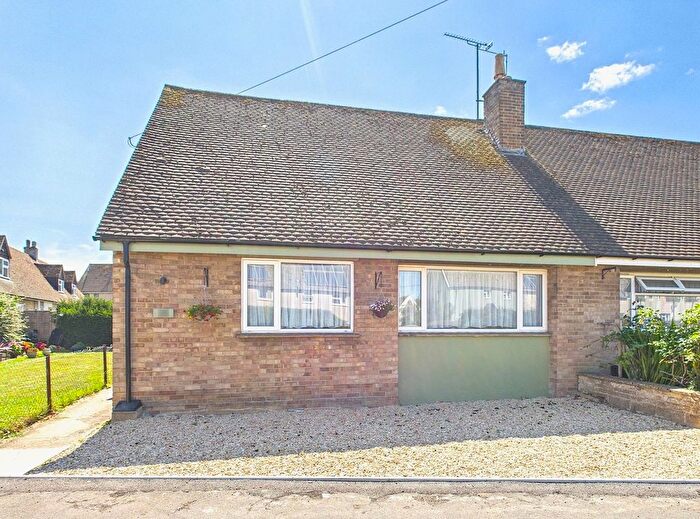 3 Bedroom Bungalow For Sale In Frethern Close, Burford, OX18