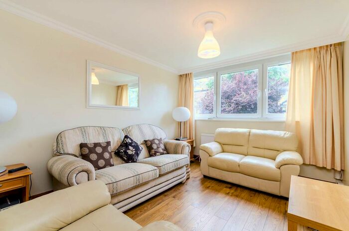 5 Bedroom Flat To Rent In The Platt, West Putney, London SW15