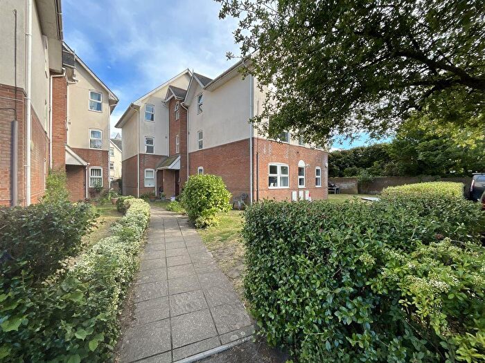 2 Bedroom Flat To Rent In Christchurch, BH23