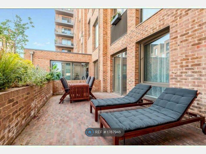 1 Bedroom Flat To Rent In Isambard Court, Brentford, TW8