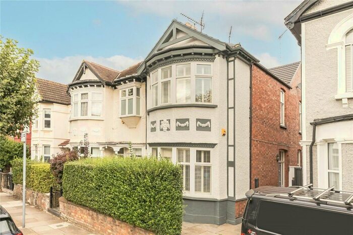 4 Bedroom Semi-Detached House To Rent In Melrose Avenue, London, NW2
