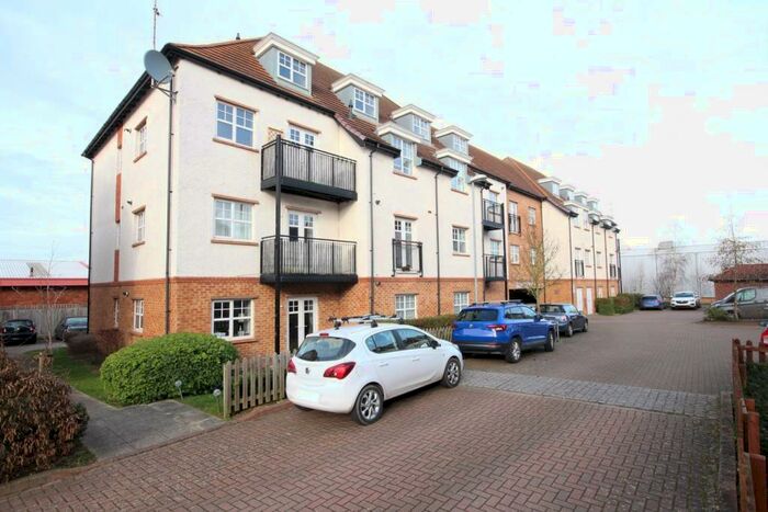 2 Bedroom Flat To Rent In Bowyer Drive, Letchworth Garden City, SG6