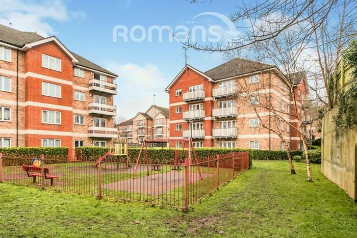 2 Bedroom Flat To Rent In Branagh Court, Reading, RG30
