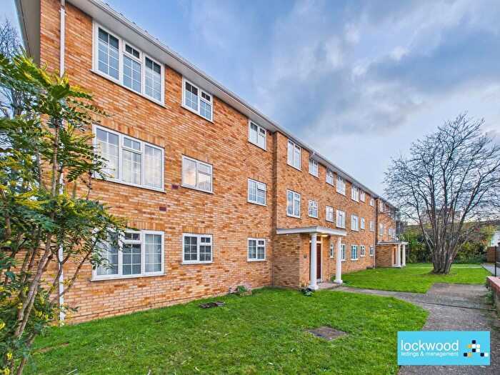 2 Bedroom Flat To Rent In Robin Way, Staines, TW18