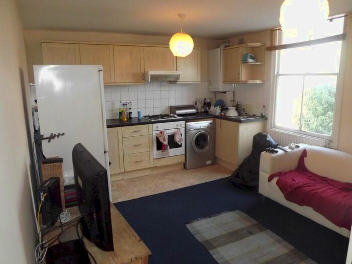 3 Bedroom Flat To Rent In Tasman Road, London, SW9