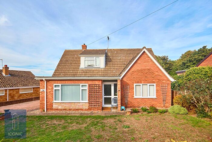 3 Bedroom Chalet For Sale In Layton Close, Drayton, Norwich, NR8