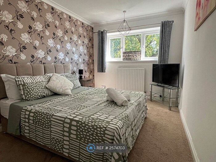 1 Bedroom Flat To Rent In Thistledown, Basildon, SS14
