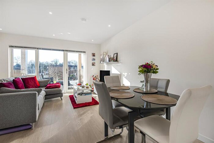 1 Bedroom Apartment For Sale In Bittacy Hill, Mill Hill, NW7