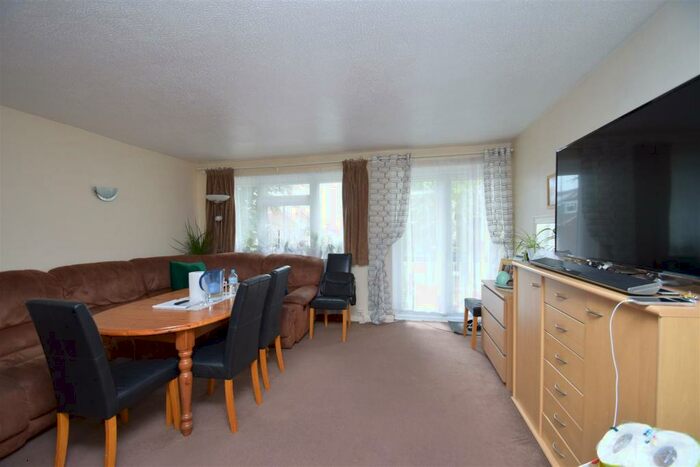 2 Bedroom Maisonette To Rent In Cherry Croft Gardens, Westfield Park, Pinner, HA5