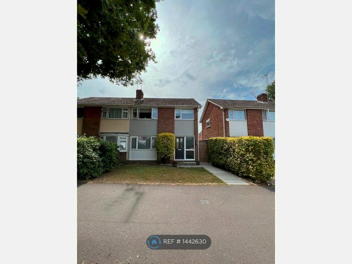 3 Bedroom Semi-Detached House To Rent In Fairwater Drive, Reading, RG5