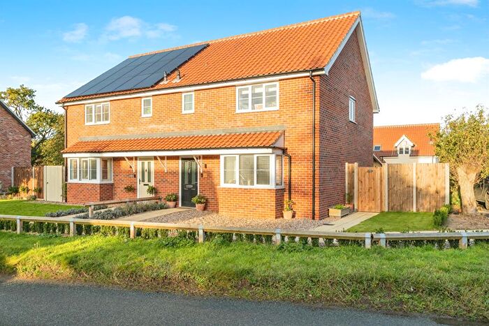 3 Bedroom Semi-Detached House For Sale In Watton Road, Larling, Norwich, NR16