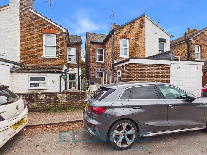 3 Bedroom End Terrace House For Sale In Hawden Road, Tonbridge, Kent, TN9