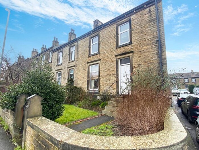 4 Bedroom End Of Terrace House For Sale In Syringa Street, Huddersfield, HD1
