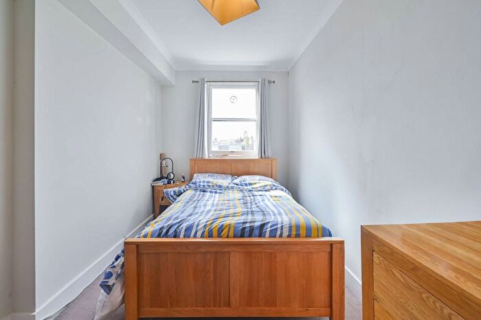 2 Bedroom Flat To Rent In Belgrave Road, Pimlico, London, SW1V