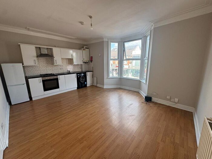 2 Bedroom Flat To Rent In Hoe Street, E17