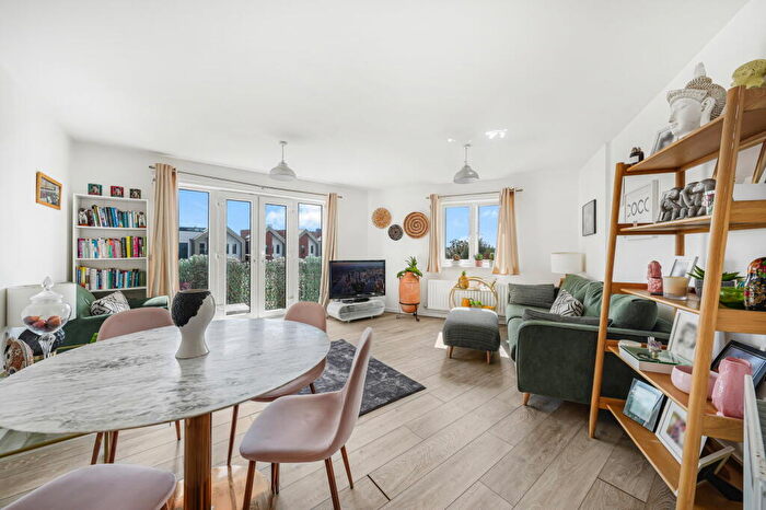 2 Bedroom Flat For Sale In Primrose Hill, Chelmsford, CM1