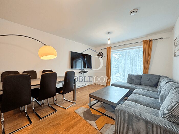2 Bedroom Flat For Sale In Taywood Road, Northolt, UB5